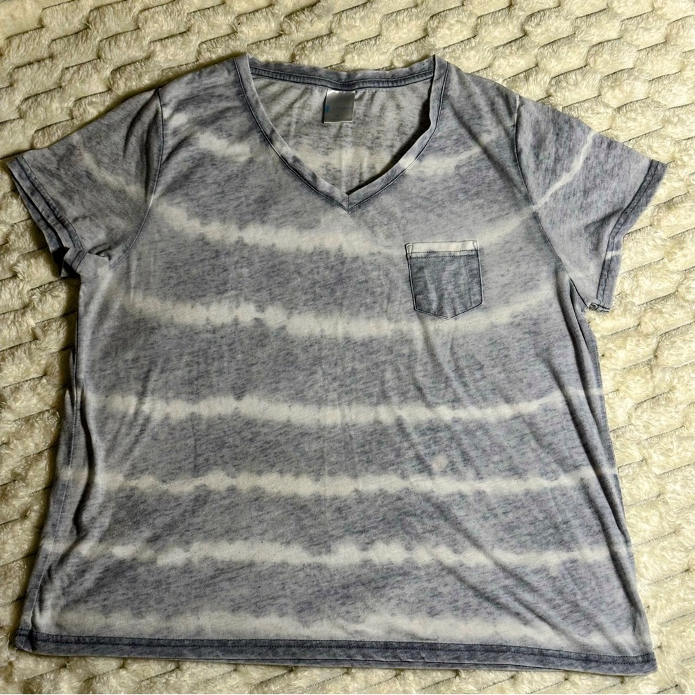 Women’s Gray and White Tie-Dye V-Neck T-Shirt